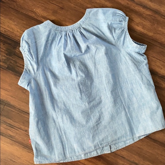 Light Blue Levi’s, cap sleeved top. NWT 🌼 - Picture 6 of 8